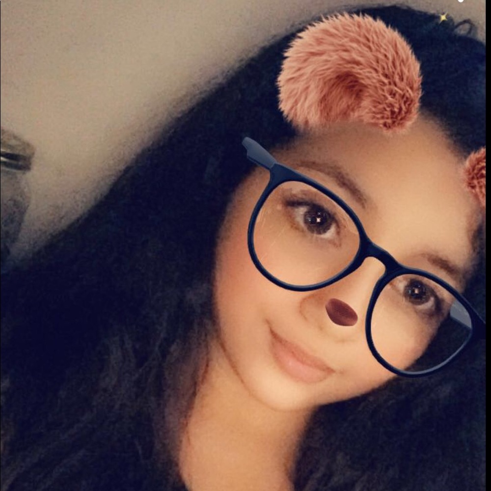 Meet your Posher, Julissa